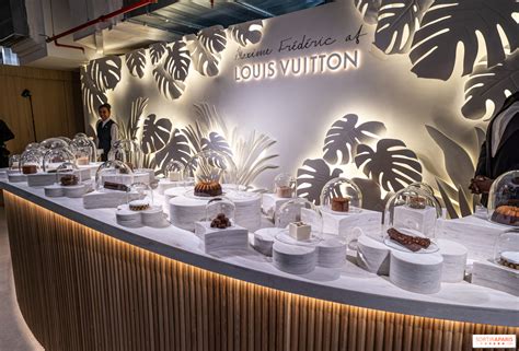 lv dream paris cafe